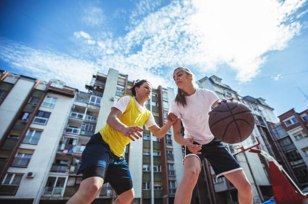 istock Woman playing basketball on the playground 986436626