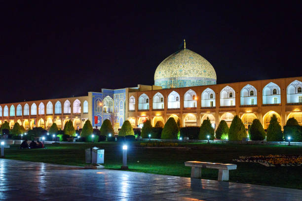 istock Sheikh Lotfollah Mosque at night. Isfahan. Iran 986466038