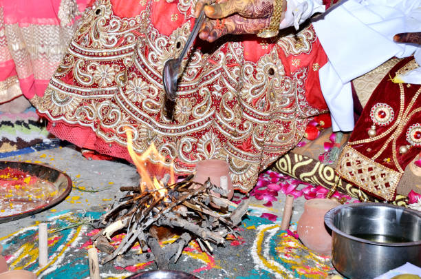 istock The fire tray- Indian Wedding Rituals mangal phera 986505406