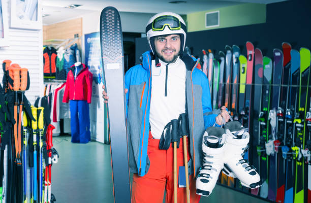 istock guy  buying purchased ski equipment 986572864