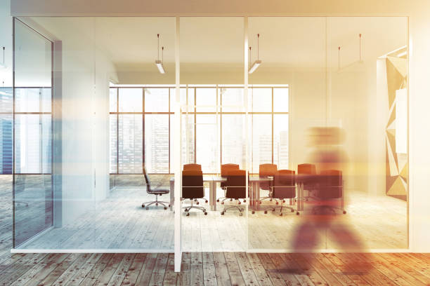 istock Star wall pattern glass office meeting room man 986588324