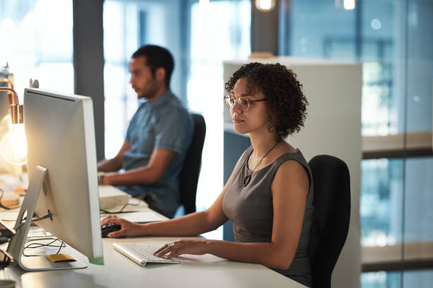 istock Put in that overtime and reap the rewards 986620888