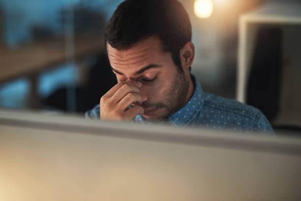 istock Feeling the strain of the overtime again 986621008