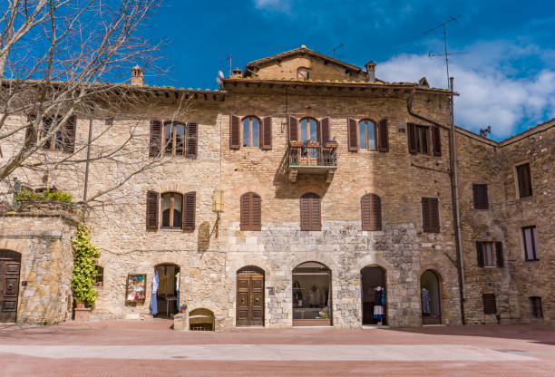istock San Gimignano in Tuscany, Italy 986621894