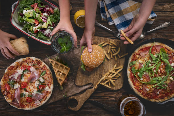 istock Friends having fast food 986629002