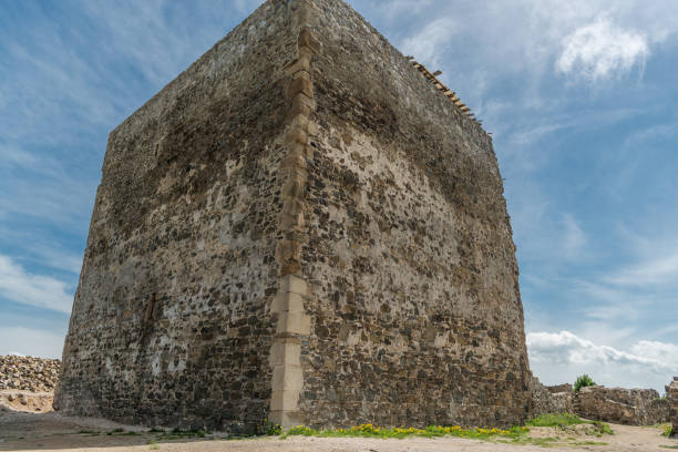 istock Ruins of Saris castle 986641958