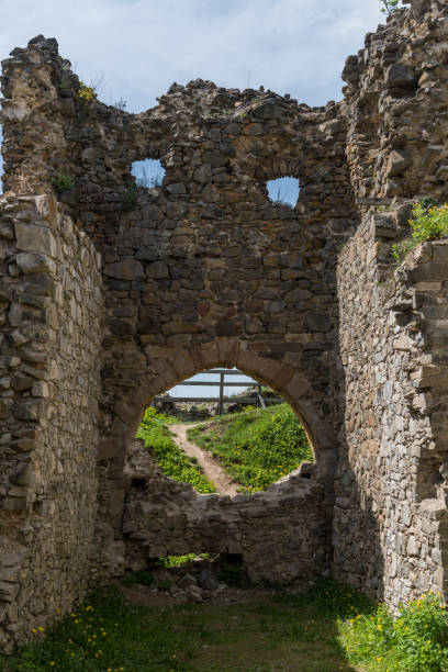 istock Ruins of Saris castle 986644234