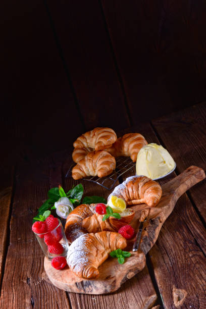 istock original french buttercroissants 986655034