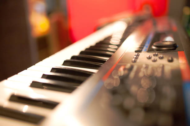 istock Keyboard synthesizer in a nightclub to create an unrivaled atmosphere 986662744
