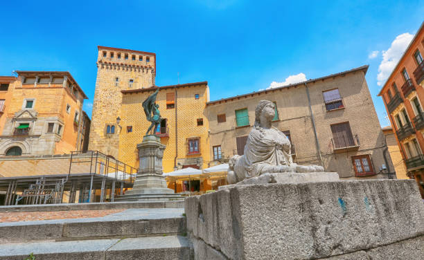 istock The square Medina del Campo, Segovia 986678752