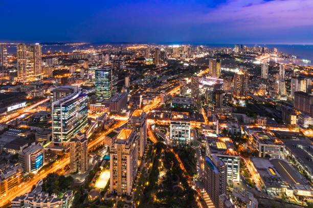 blick auf mumbai stadt vom boden 75 - city night cityscape aerial view stock-fotos und bilder