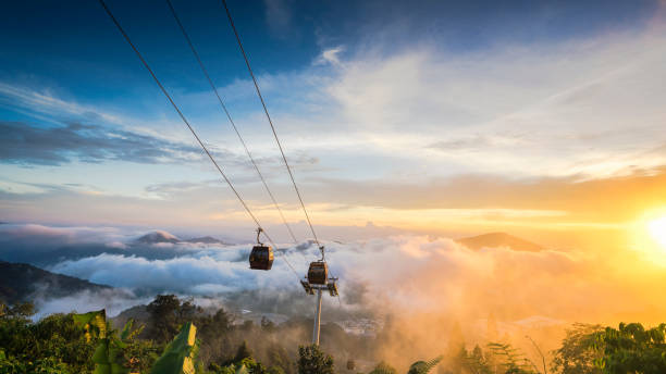 goldener sonnenuntergang von genting highlands - sky dramatic sky cloudscape passion stock-fotos und bilder