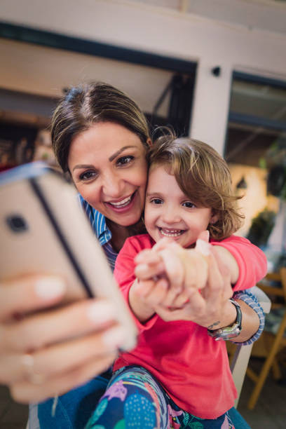 istock Mother and daughter in cafe 986754404