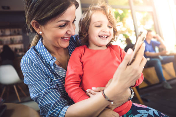 istock Mother and daughter in cafe 986754860