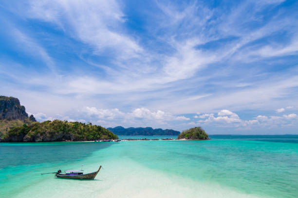 istock Thai long tail boat on beautiful islands and tombolo 986832096