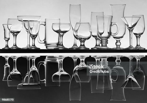 ガラスアレイ 4 - アルコール飲料のストックフォトや画像を多数ご用意 - アルコール飲料, グラス, からっぽ