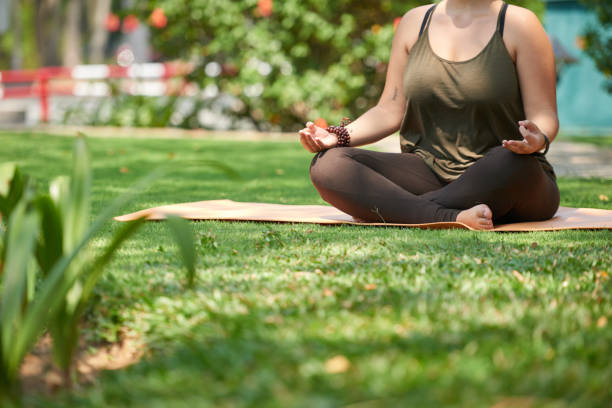 istock Outdoor yoga 986865754
