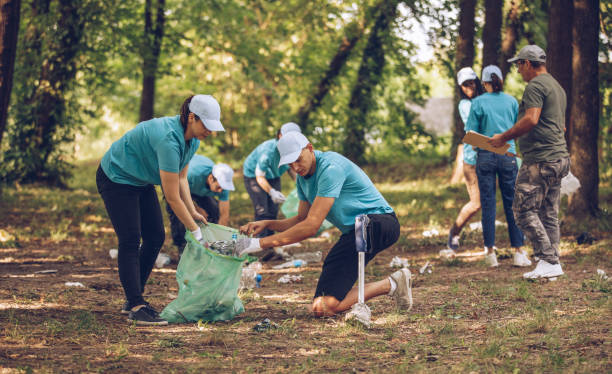 istock Young people cleaning public park 986901478