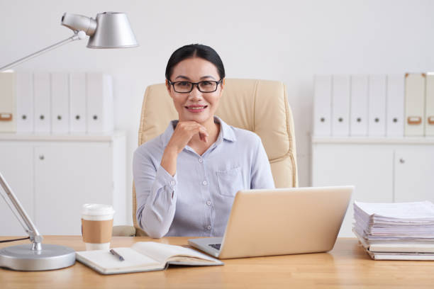 istock Head teacher in her office 986911138
