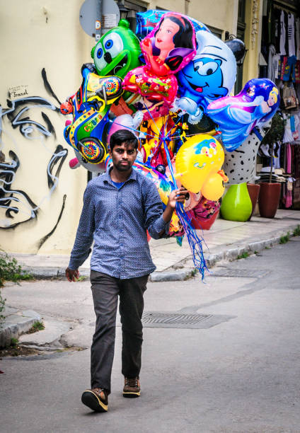 hoofd Fokken weggooien Balloon Vendor Stock Photo - Download Image Now - Adult, Adults Only,  Athens - Greece - iStock