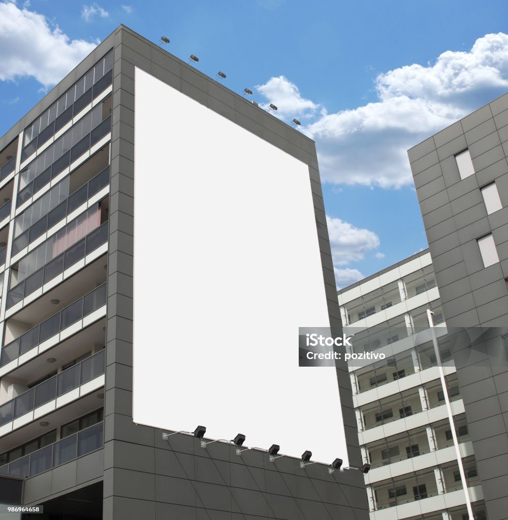 Cartel en blanco imitan para arriba - Foto de stock de Valla publicitaria libre de derechos