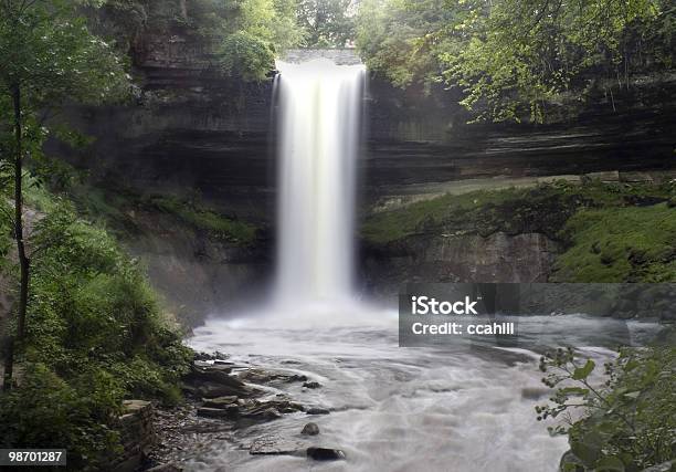 Photo libre de droit de Misty Cascade banque d'images et plus d'images libres de droit de Basin - Basin, Beauté, Beauté de la nature