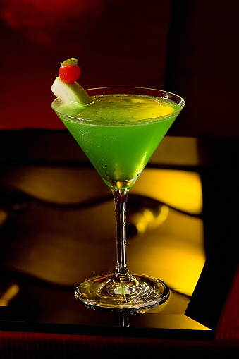 apple martini, drink with green apple juice