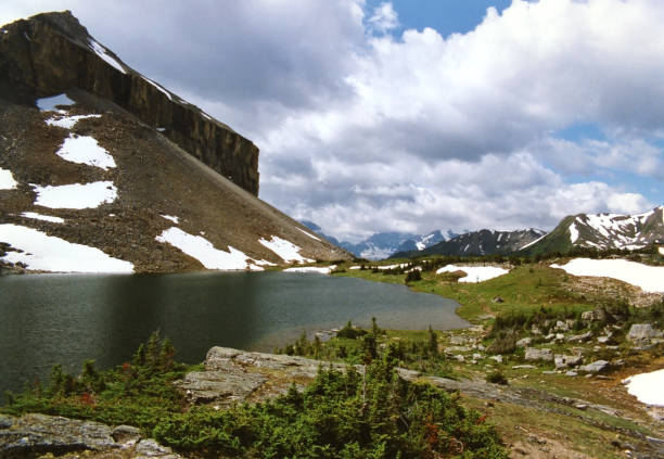 Mountain landscape along the trail to Skoki Lodge