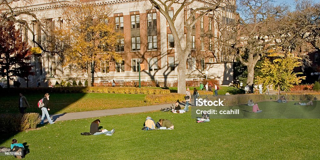 Université pour une chambre pour quatre - Photo de Campus libre de droits