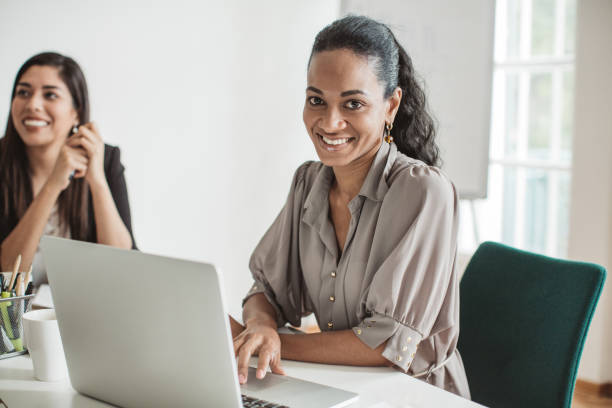 istock Improving business through office meetings 987179238