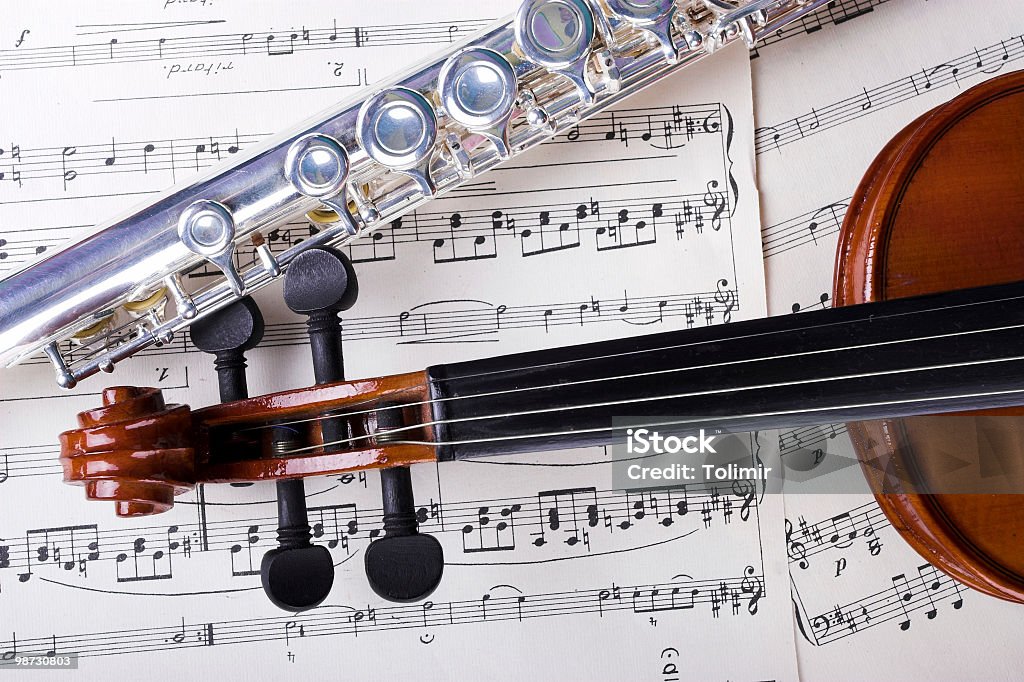 Flauta e violino - Foto de stock de Flauta - Instrumento de sopro de madeira royalty-free