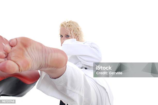 Force Of The Kick Stockfoto en meer beelden van Bescherming - Bescherming, Blond haar, Druk - Spanning