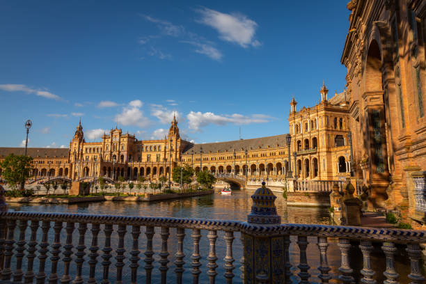 plaza de españa a siviglia, spagna. - seville spanish culture spain town square foto e immagini stock