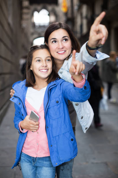 istock Family during sightseeing tour 987342276
