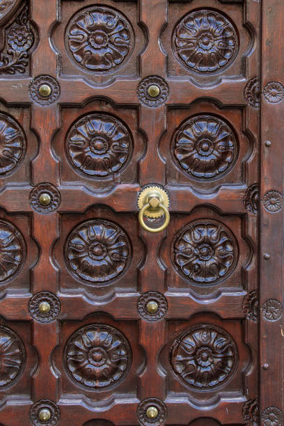 istock Old antique door and door handle, close up 987383022