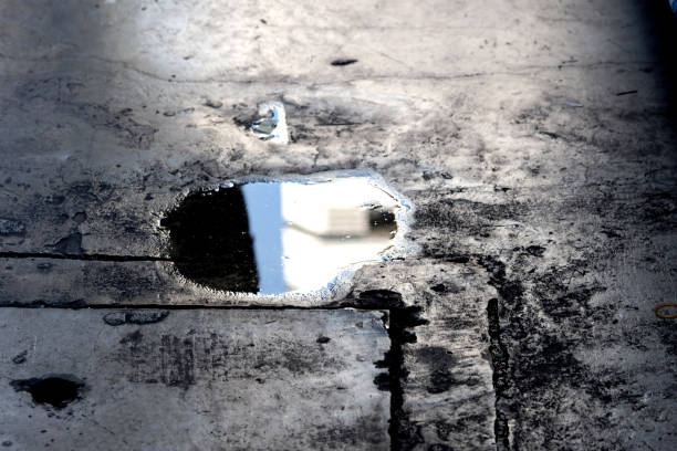 istock wet street 987384562
