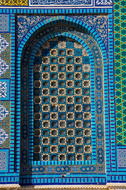 istock Colorful Islamic pattern, mosaic tiles 987544630