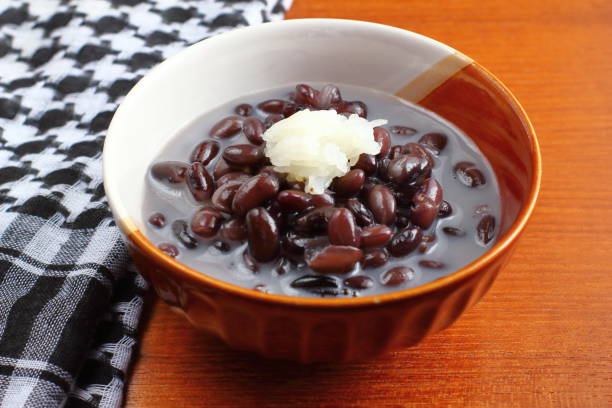 istock Sweet Sticky Rice with Black Beans in Coconut Milk 987572126