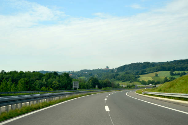 bend to the right on the new, modern, multiple lane highway - multiple lane highway highway car field imagens e fotografias de stock