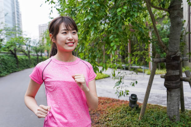 istock Young woman running 987585600