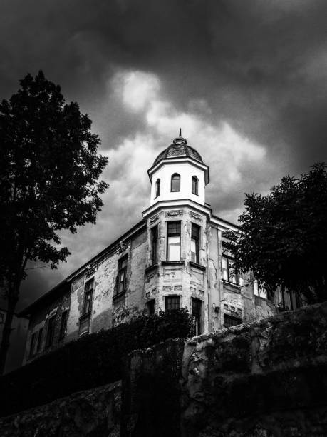 istock Dramatic scene of an old house under cloudy sky. 987627912