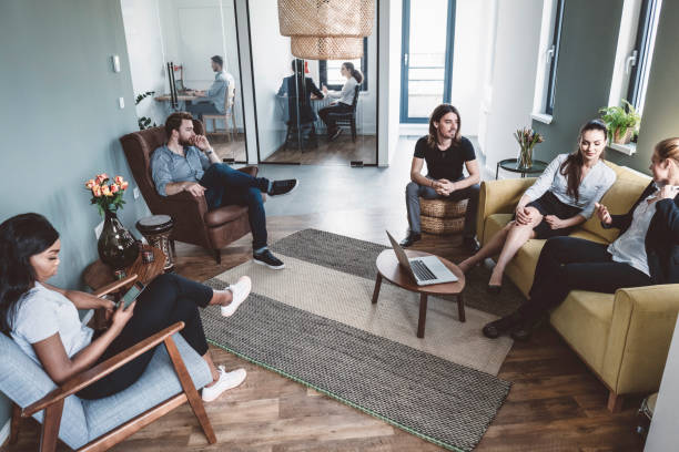 istock Lounge room meetings 987666636