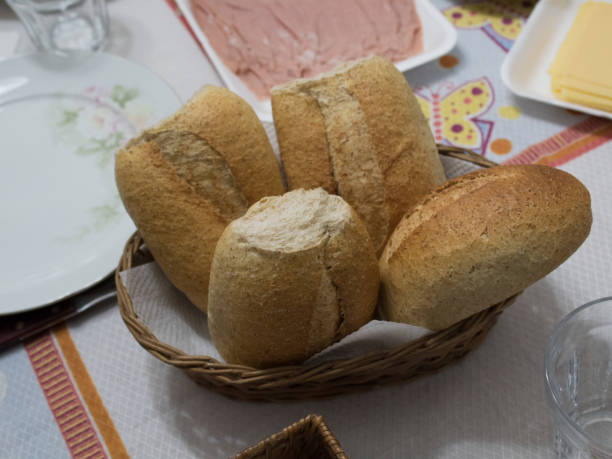 pão integral - forma de assar pão - fotografias e filmes do acervo