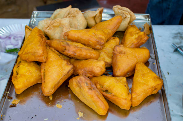 istock Indian food samose and bread pakode 987788316