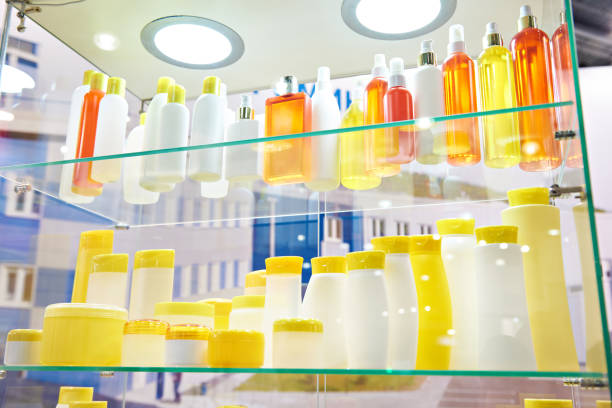 istock Shop showcase with plastic cosmetic bottles and shampoo 987814780