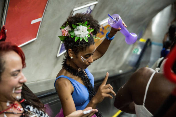 amigos se divertindo em uma festa de carnaval no brasil - carnaval sao paulo - fotografias e filmes do acervo