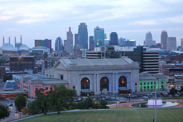 istock Kansas City Skyline at Dusk 987892284