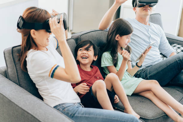 istock Family Enjoying in virtual reality 987892516