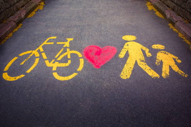一緒に - rad - ウント デア ドナウ ブダペストの gehweg - bicycle sign symbol bicycle lane ストックフォトと画像