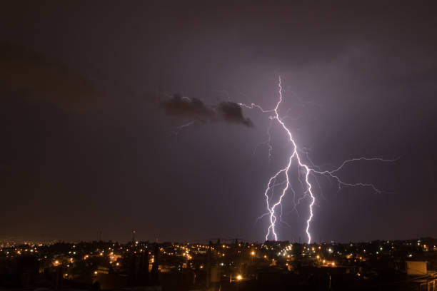 istock Lightning in the city 987929398